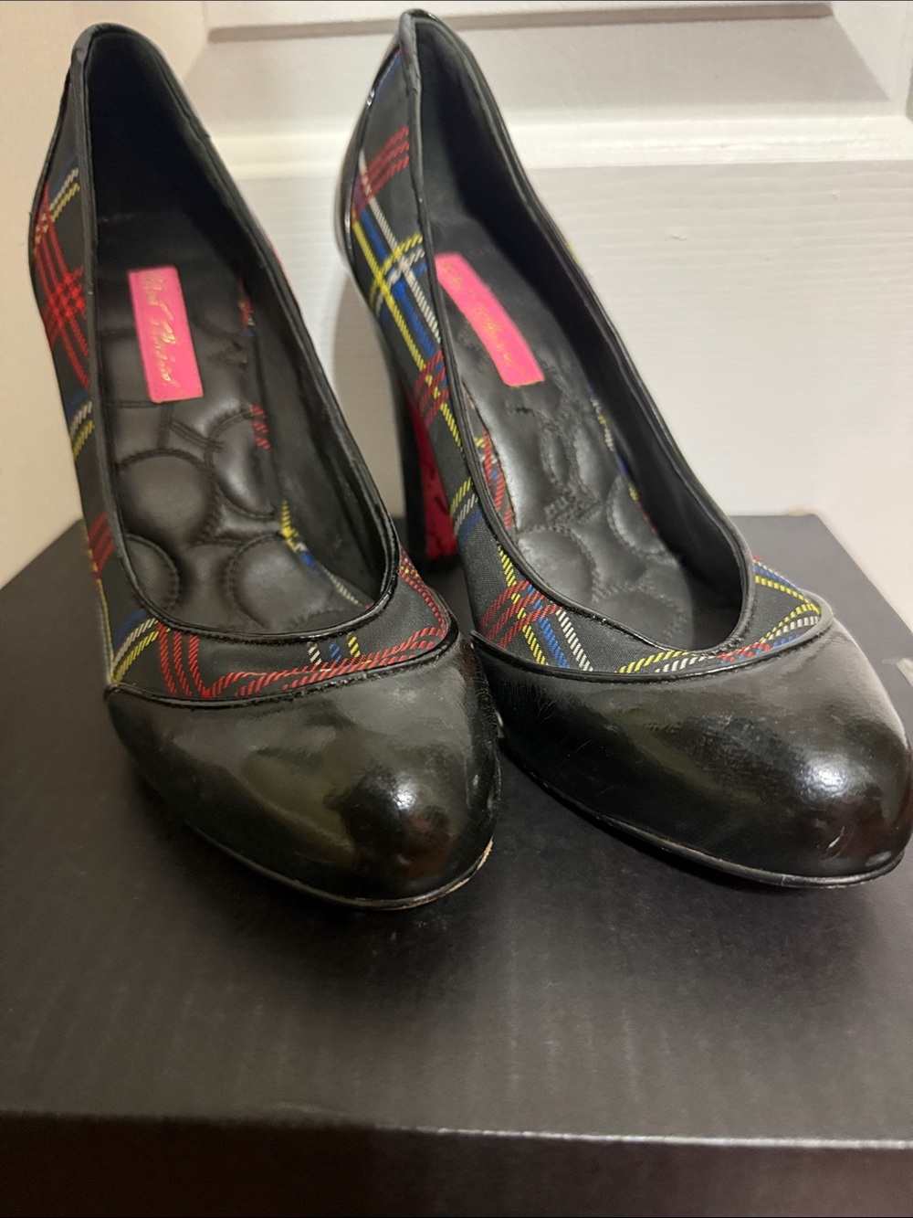 Betsy Johnson Black Plaid Accent Women's Pumps